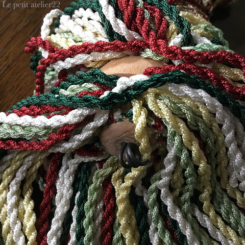 【vintage】Ungaro Parisゴールドカラー編み込みタッセルブローチ vintage】Ungaro Parisゴールドカラー編み込みタッセルブローチ