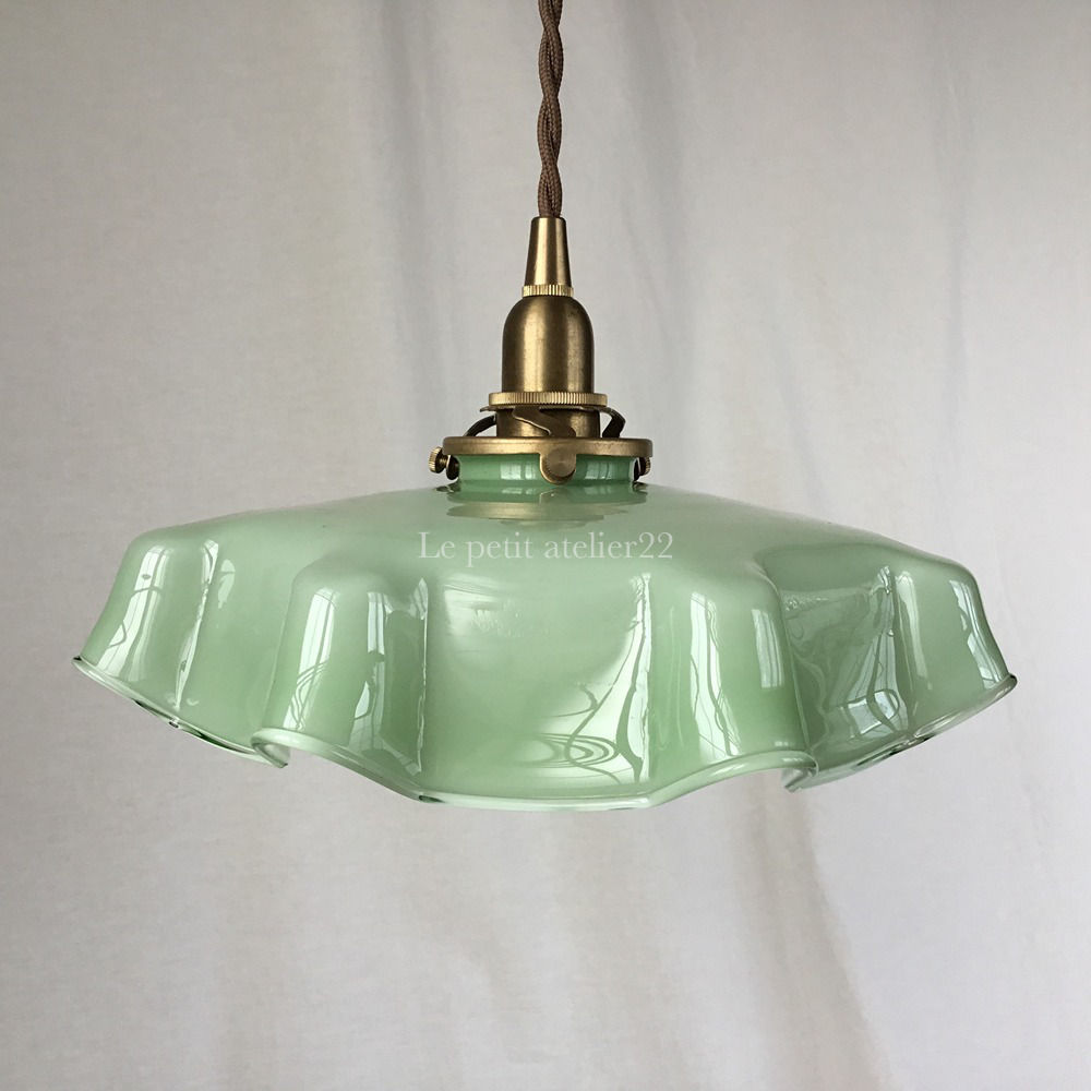 フランスアンティーク 照明 ガラス ランプシェード (オパリン 薄緑色 ライトグリーン ミントグリーン)(シェードのみ)