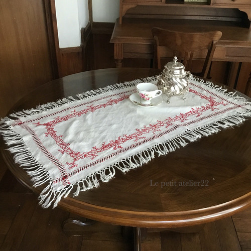 ◆フランスアンティーク｜大判リネン赤イニシャル刺繍テーブルマルチクロスダマスク織 テーブルクロス 白ダマスク織 フランスリネン モノグラム 刺繍 -soracoys