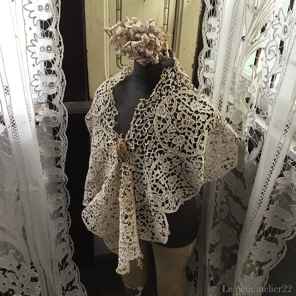 大人用)(特大)フランス アンティークレース 付け襟 エクリュ 92 x52