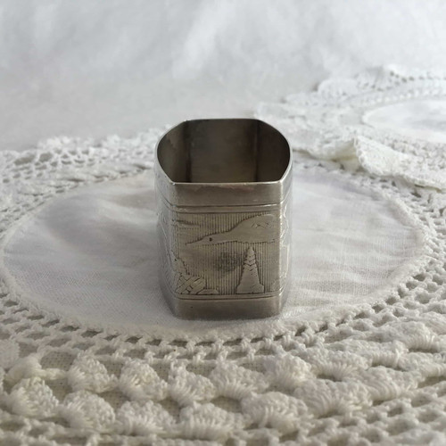 19世紀フランス貴族の城で使われていた純銀ナプキンリング 19世紀フランス貴族の城で使われていた純銀ナプキンリング（2015