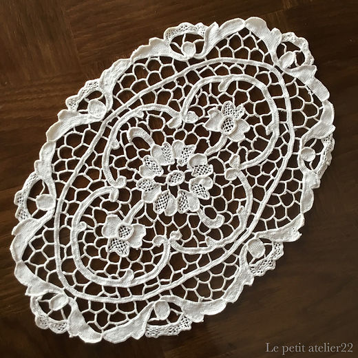 ベルギー ドイリー アンティーク　刺繍 ゴブラン織り　おまけ家具用タッセル ベルギー ドイリー アンティーク 刺繍 ゴブラン織り おまけ家具