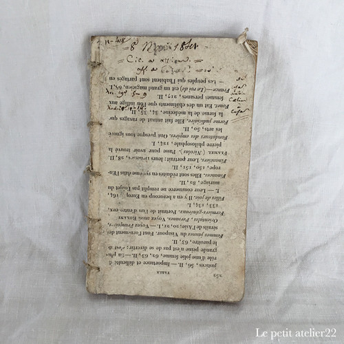 French Folk Art 1977ブロカント　フランスアンティーク専門書 No16) フランス アンティーク 小さい 古書 (1840年) ラテン語 13.5 cm