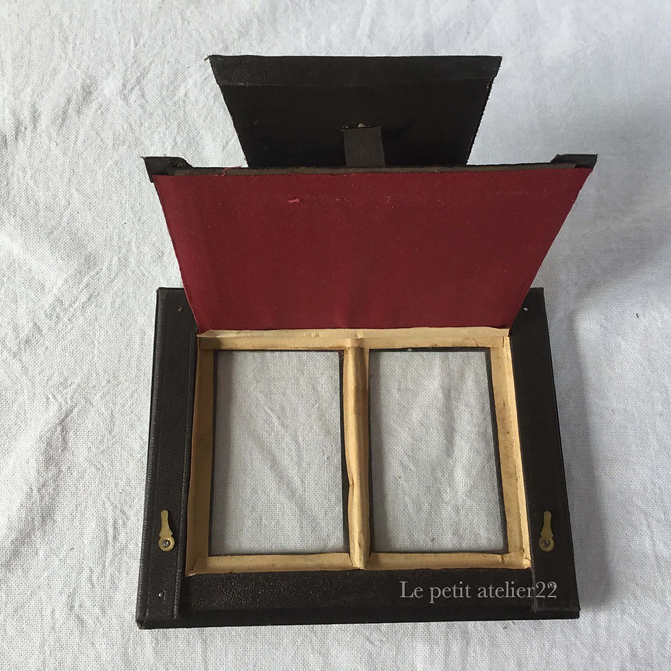 サムネイル： フランス アンティーク 17.4 cm フォトフレーム スタンド レザー調 金彩 黒 ブラック