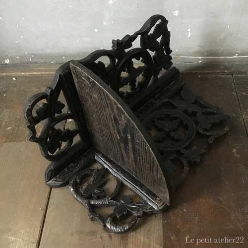 フランス アンティーク 折り畳み コーナーシェルフ 壁掛け 木製 木彫り 木製 3段シェルフ 壁付棚 | Brocante de La Cocotte （フランス