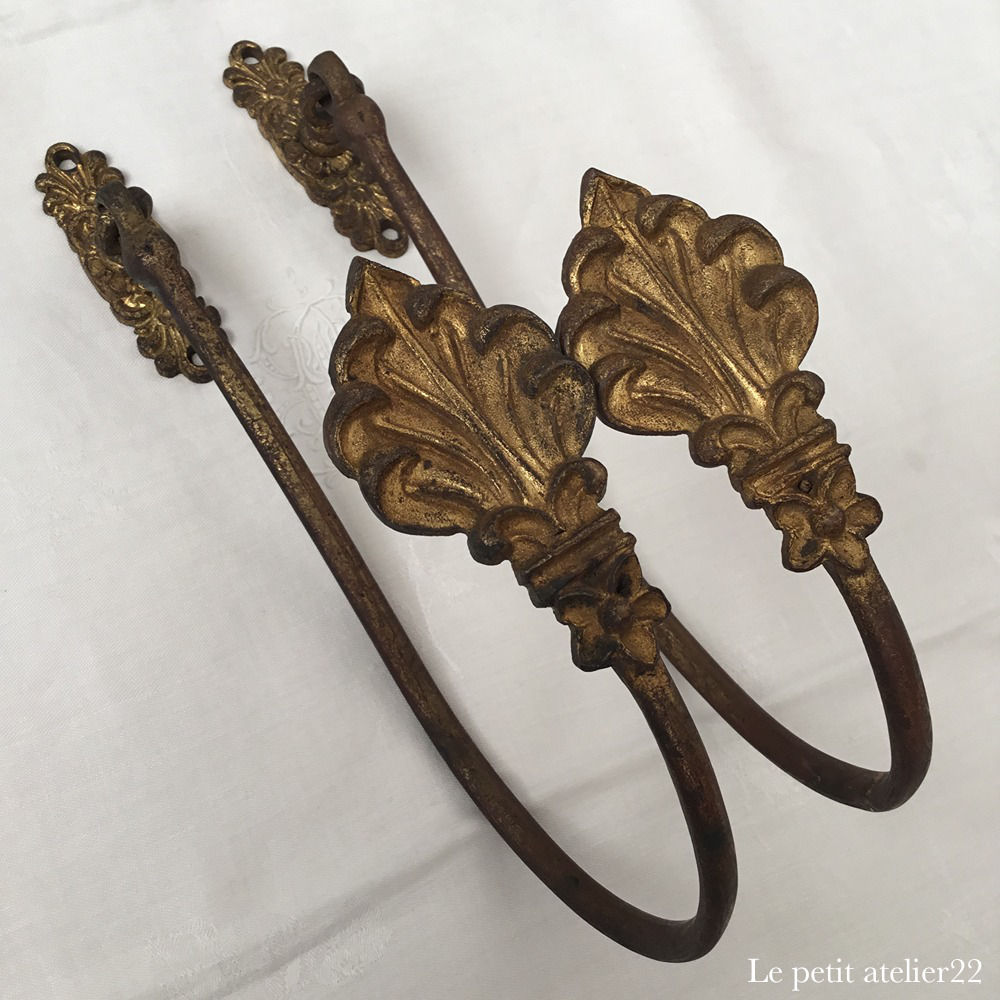 (2本セット、1本訳あり)フランス アンティーク ロカイユ装飾 カーテンホルダー カーテンフック 25.5 cm