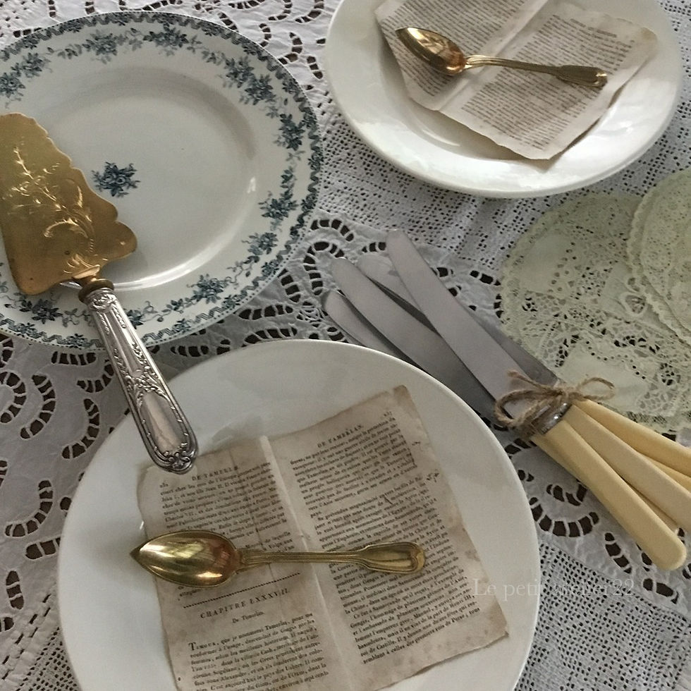 アンティークフランス ４層のぷっくり花刺繍イエロー&ペールブルー リネンドイリー B) フランス アンティークリネン ドイリー ライトイエロー 15 cm