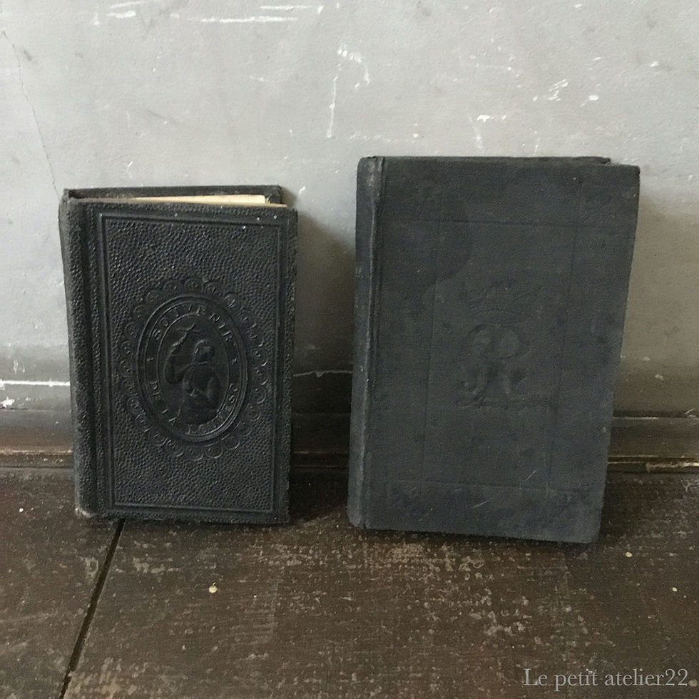 サムネイル： フランス アンティーク本 古書  MANUEL DE PIETE A L'USAGE DES ENFANTS DE MARIE 12.2 cm