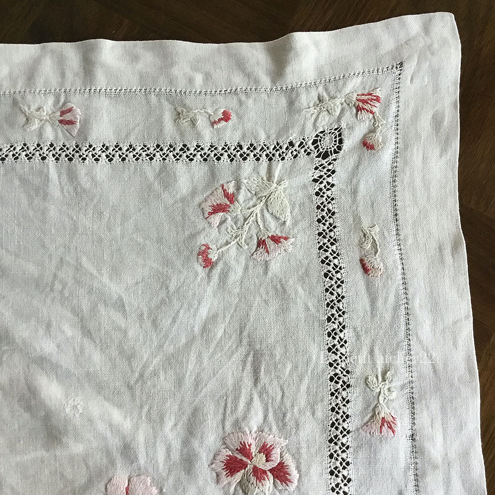 サムネイル： フランス アンティーク リネンテーブルセンター 花刺繍 ドロンワーク刺繍  52 x 56 cm