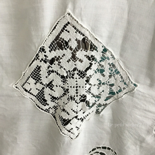 フランス アンティーク 手刺繍カットワーク レース ベビー用ベッドカバードール 特大) フランス アンティーク リネン ベッドカバー / カーテン
