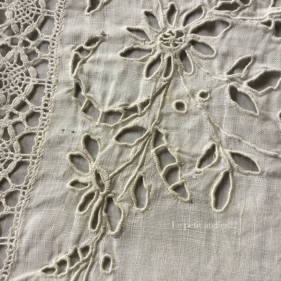 サムネイル： フランス アンティーク リネン ベビーピロー /クッション カバー リシュリュー刺繍 ライトエクリュ フリンジ  59 x 32 cm