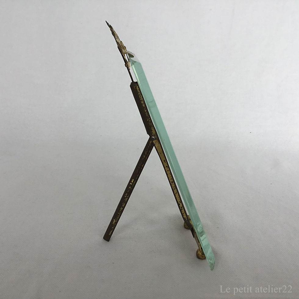 サムネイル： フランス アンティーク ガラスと真鍮 オルモル装飾 フォトスタンド フォトフレーム 16.5 cm  (M)