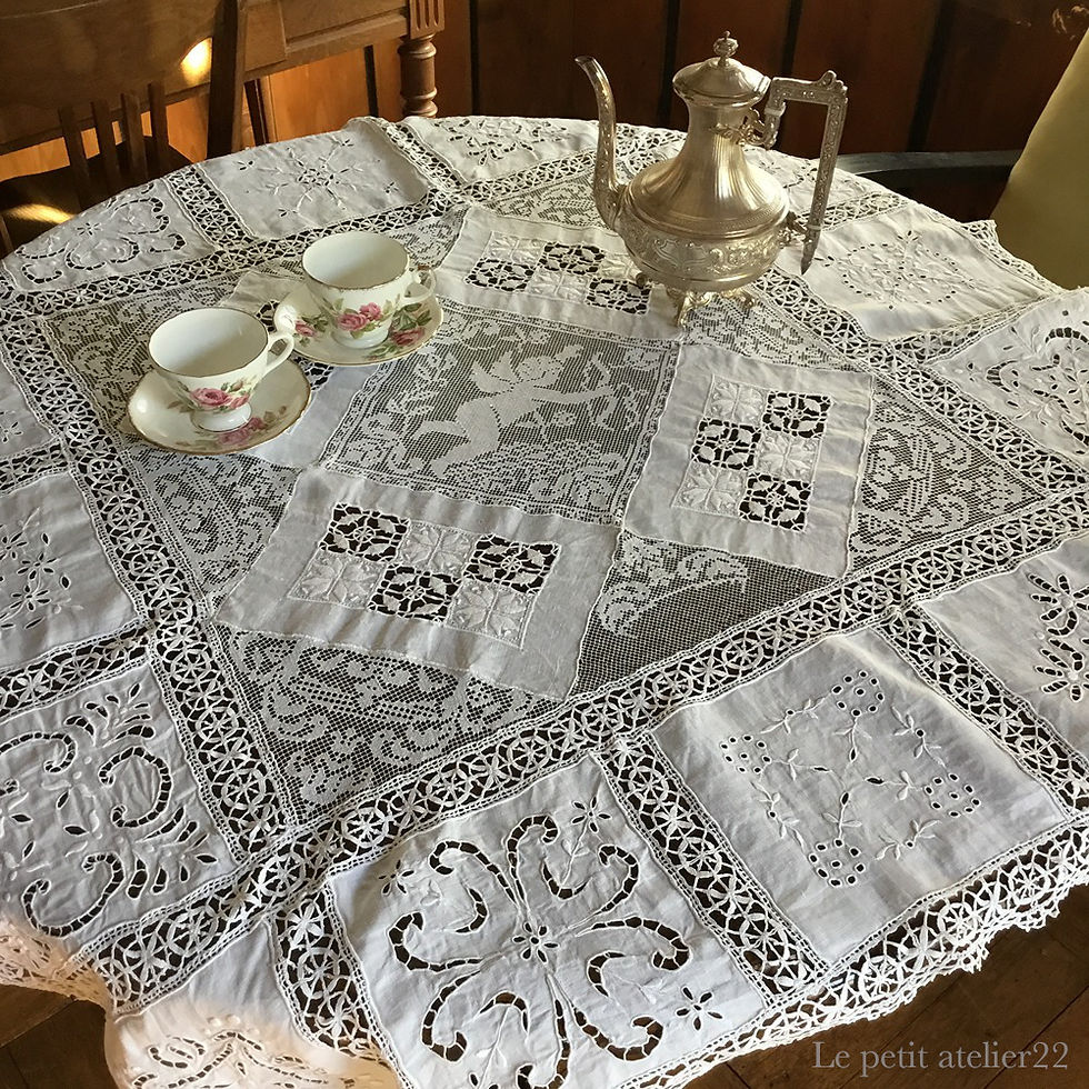 アンティークフランス 天使のフィレレース アイレット草花刺繍タッセル付大判クロス アンティークフランス 天使のフィレレース アイレット草花刺繍