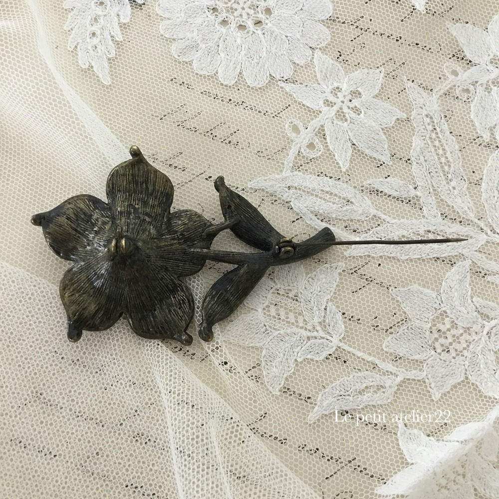 フランス アンティーク ブローチ ラインストーン 花 6.5 cm | Le petit