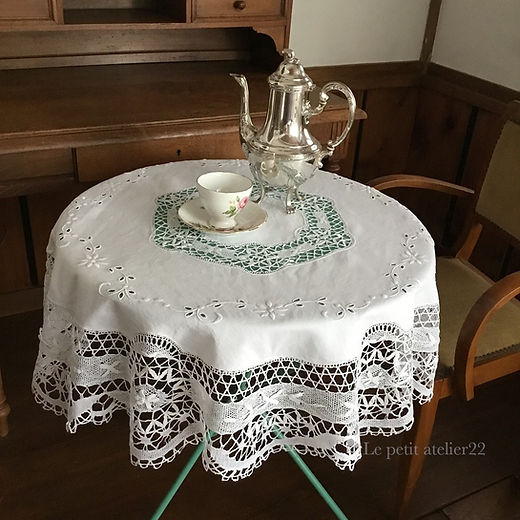 新品未使用品 フランス テーブルクロス うさぎ Pâques イースター