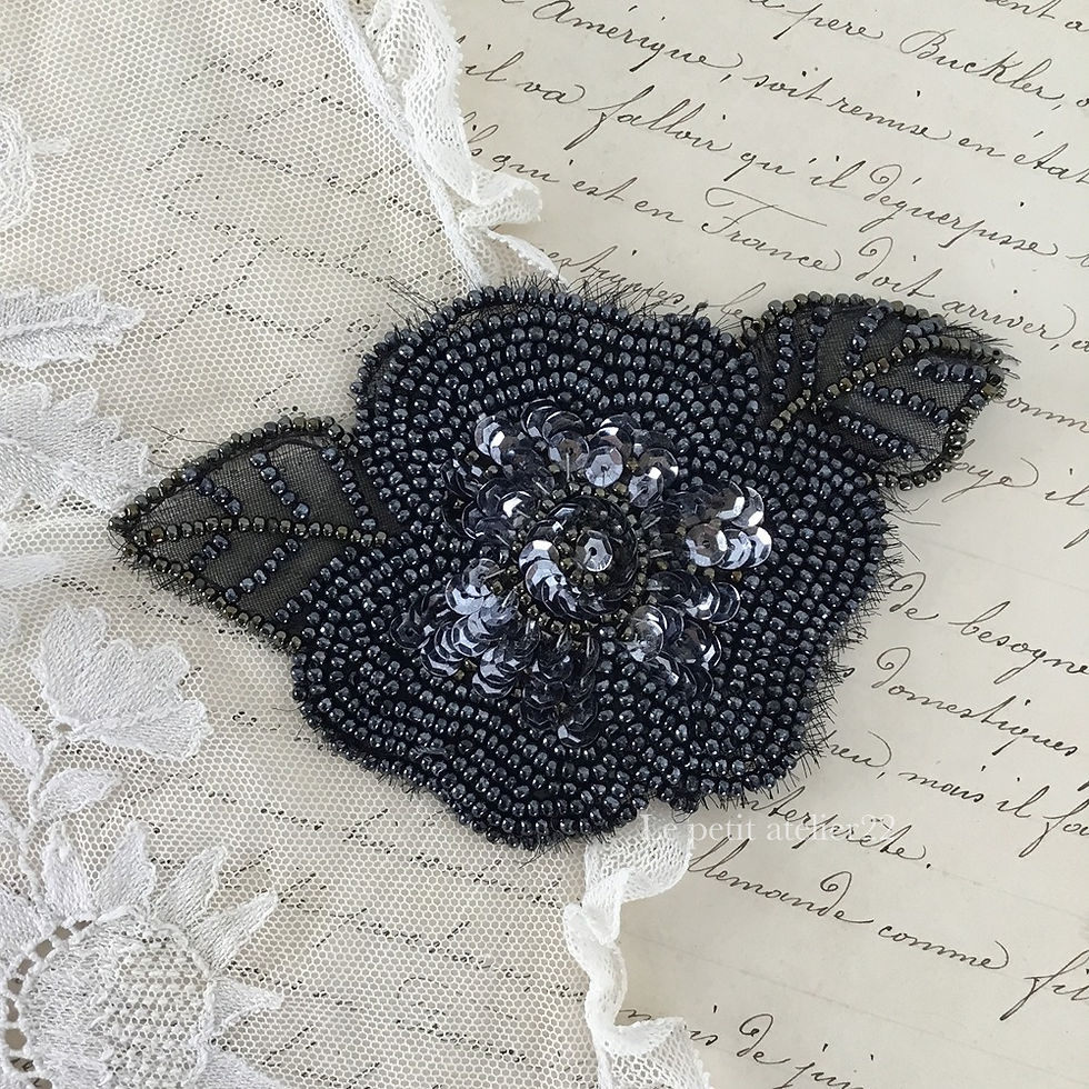 サムネイル： (パーツ) フランス アンティーク ビーズ刺繍パーツ 11.5 x 7 cm