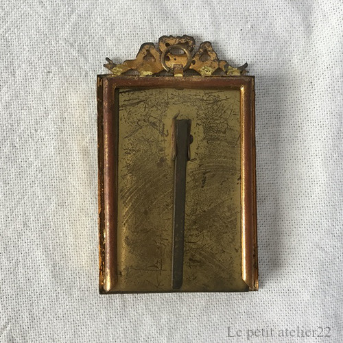 フランス アンティーク 真鍮 リボンのオルモル装飾 フォトスタンド