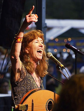 001S Holly Arntzen Singing RGB72.jpg