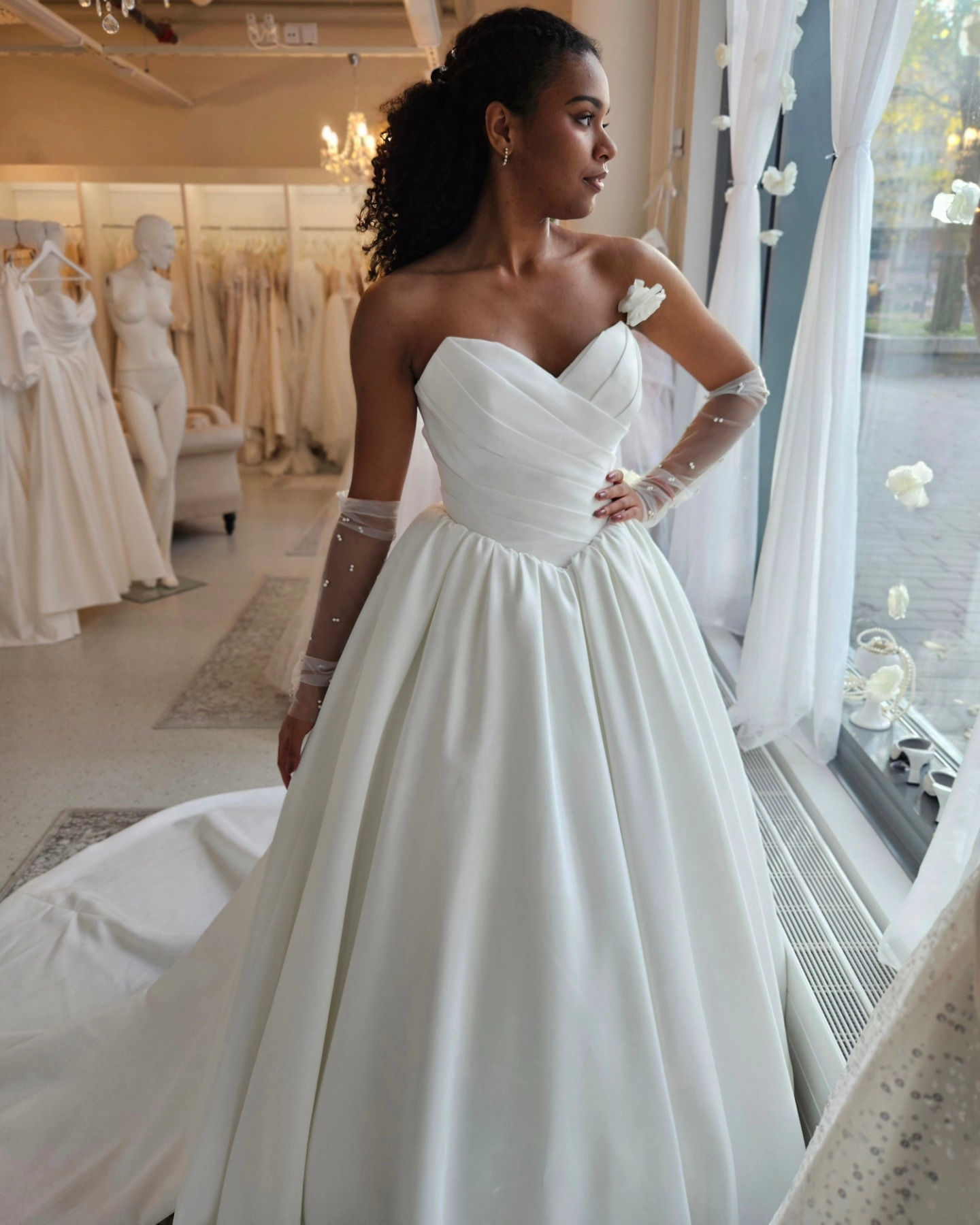 Satiini häämekko Irina