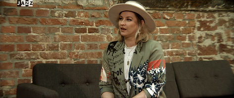 Adam o muzyce_Amiya.mp4_snapshot_12.41.200.jpg