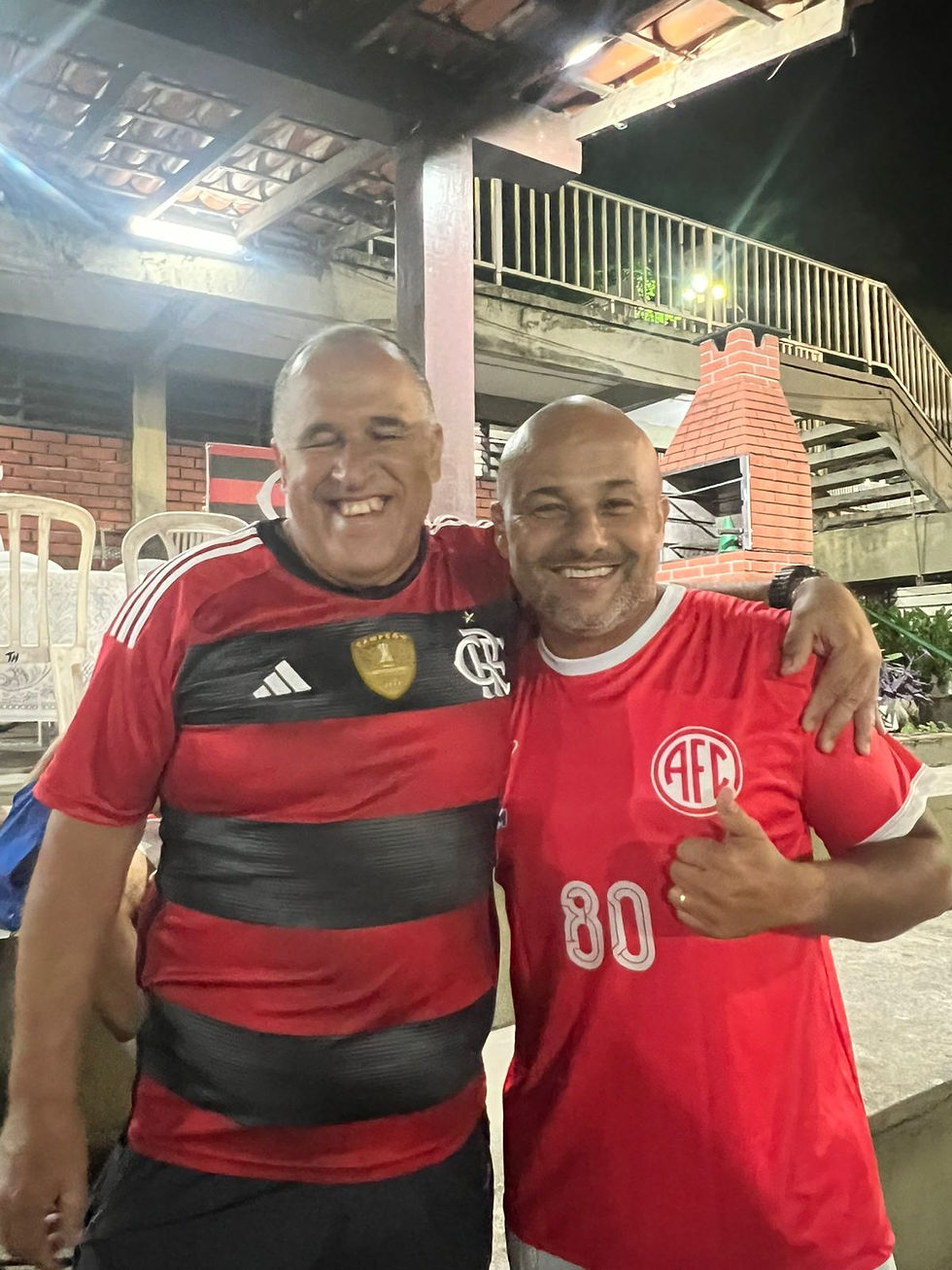 Após passar sufoco em ponto de ônibus no Bananal,jogador vai prestigiar Cariocão.