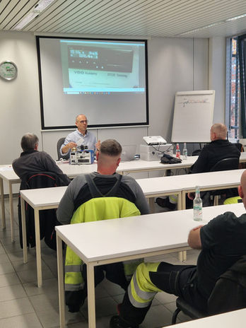 Referent referiert zu LKW spezifischen Themen