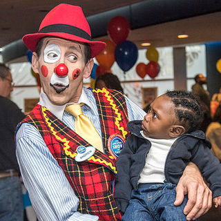 00085-circus astonished kid.jpg