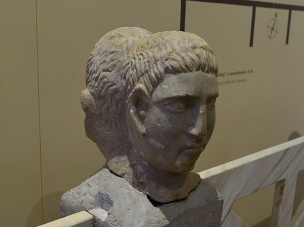 Herma from Filipovtsi Villa.jpg