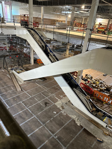 Criss-crossing escalators via profile shot