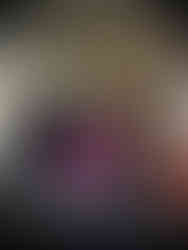 Der voll geladene, ausgeliehene Kleinbus, beladen mit 2 Schlagzeug-Sets