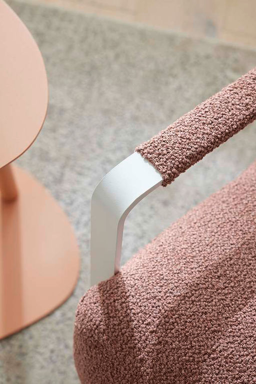 Мягкое кресло