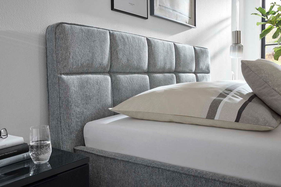 Мягкая кровать