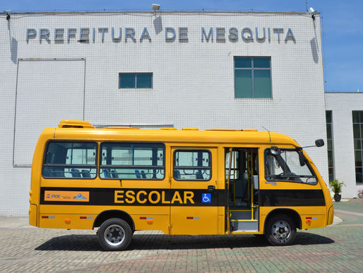 Mesquita recebe novo ônibus para o transporte escolar