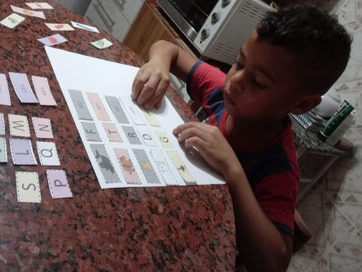 Com o aval do Conselho Nacional de Educação, Belford Roxoaplica aulas on-line para alunos da rede m