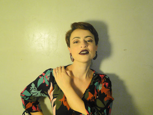 Cantora Bárbara Gonçalves se apresenta no TopShopping
nesta sexta-feira (08)