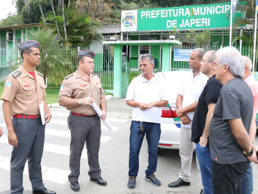 Comandante da Baixada vistoria área
do novo quartel de Bombeiros de Japeri