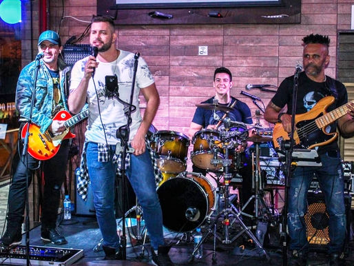 Banda Orion comanda a Happy Hour gratuita do Caxias Shopping dia 15 de
novembro