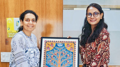 A proud moment - presenting ‘Tree of Life’ painting to the Director of SIBM, sharing art that celebrates heritage and creativity.