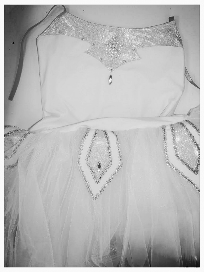 DIAMONDS: Front Detail