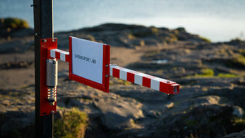 Sperreport som går sideveis montert