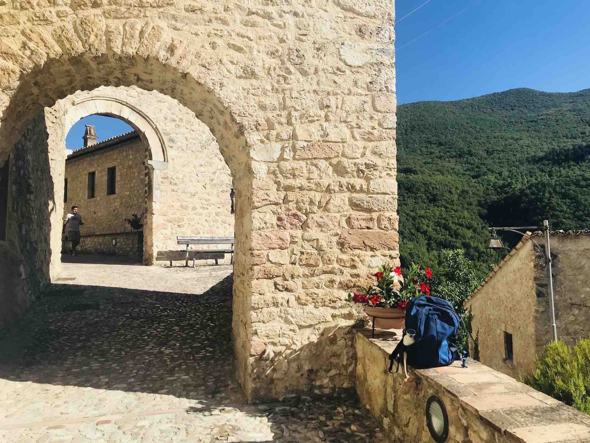 <h2 class="font_2">🎒Cosa Portare per il Tuo Coliving in Borgo?</h2>