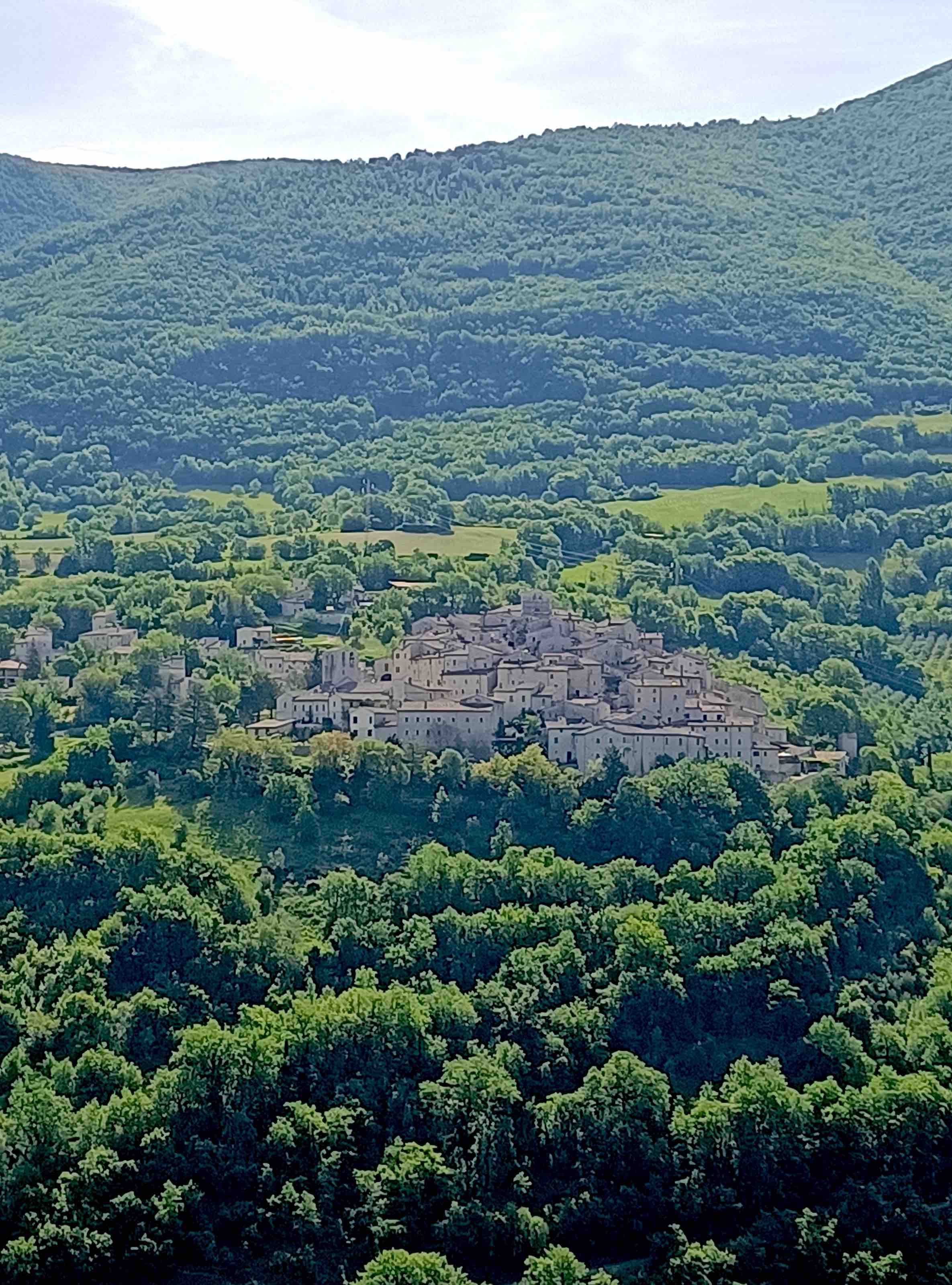 <h2 class="font_2">Vivere e Lavorare nei Borghi: Una Scelta di Vita</h2>