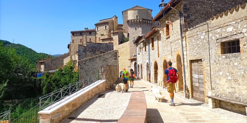 Borghi italiani attraggono nomadi digitali con coliving e coworking