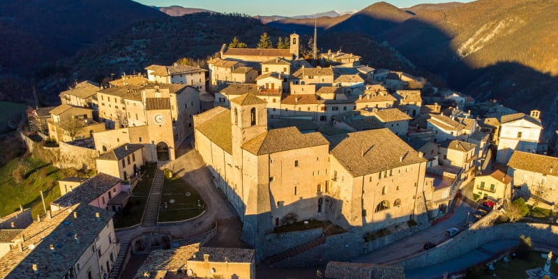 Vivi la tua workation tra storia e natura a Vallo di Nera