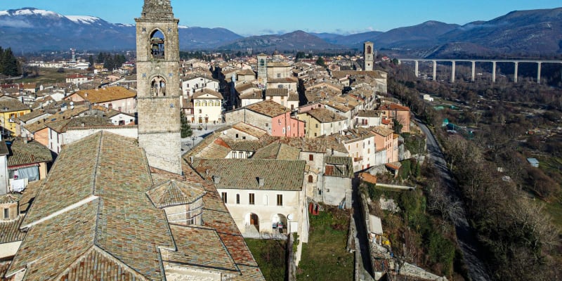 Savoring La Dolce Vita: Community Dining in Umbria