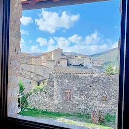 Vivere e Lavorare Insieme in un Borgo Medievale