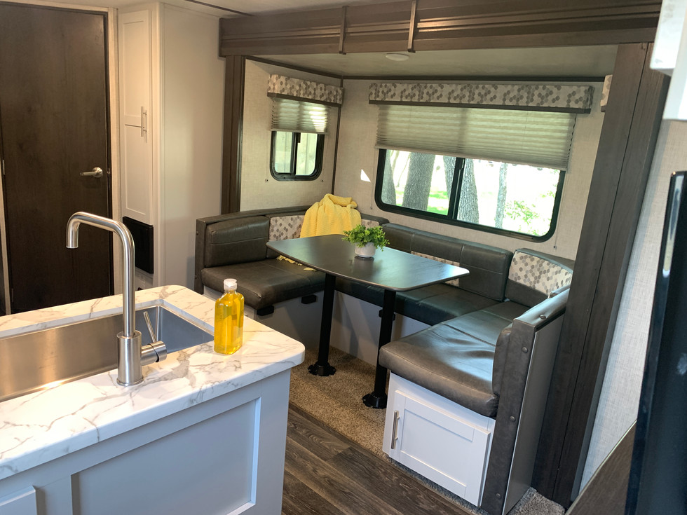 The Pioneer Unit Pampered Pioneer RV Rentals, New Braunfels, Texas