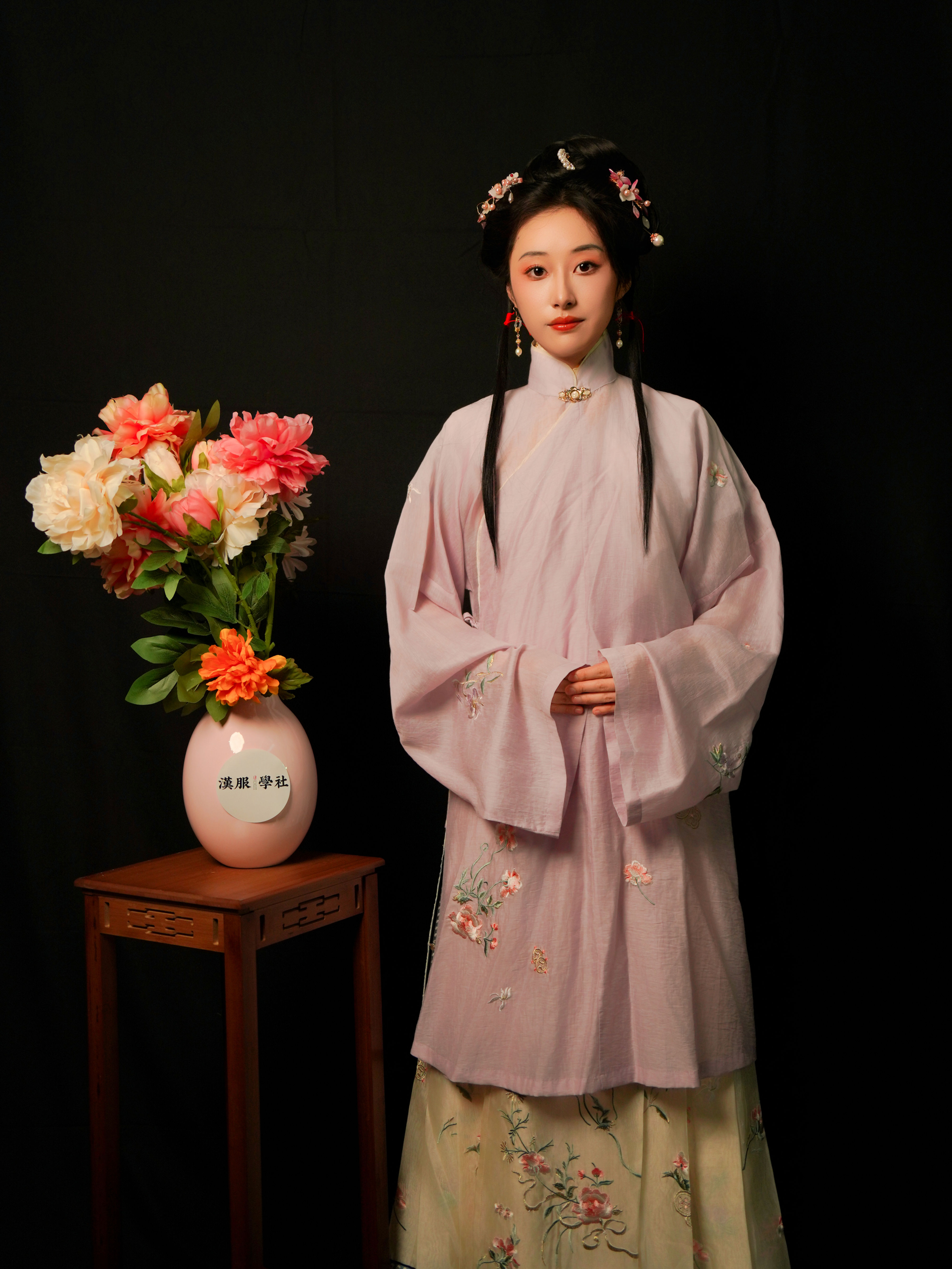 晚明交领绣花长袄