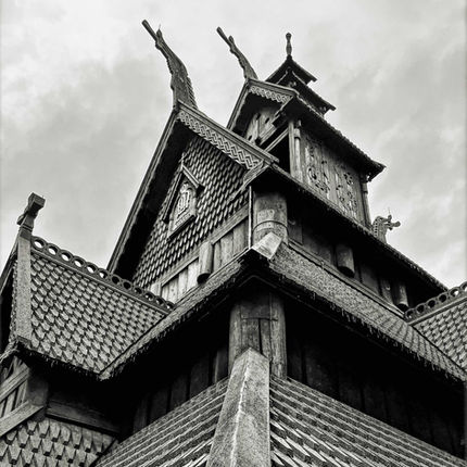 FOLK 34 SV_HV STAVKIRKE SPIR.jpg