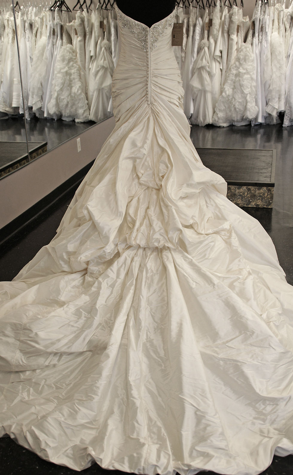 Thumbnail: Enzoani Evette...12 SA